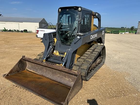 Image of John Deere 333E equipment image 1