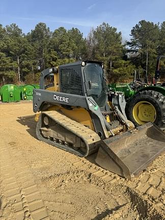 Image of John Deere 333E Image 0