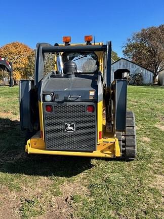 Image of John Deere 333E equipment image 3