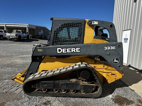 Image of John Deere 333E equipment image 1