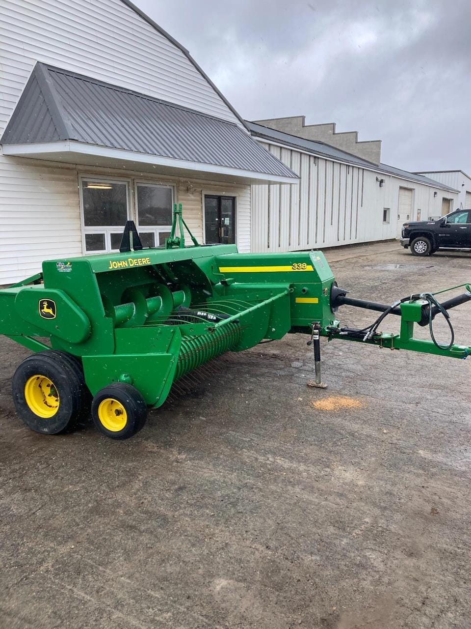 2013 John Deere 338 Equipment Image0