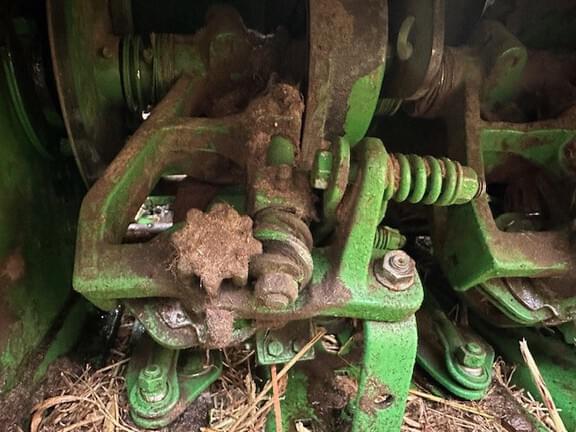 Image of John Deere 338 equipment image 4