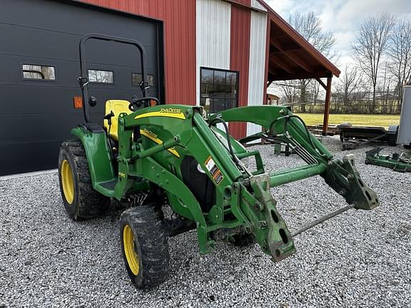 Image of John Deere 3520 equipment image 1