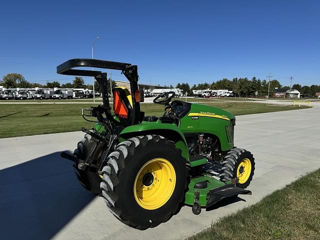 Image of John Deere 3520 equipment image 1