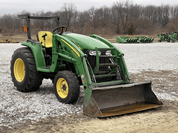 Main image John Deere 3520