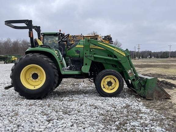 Image of John Deere 3520 equipment image 1