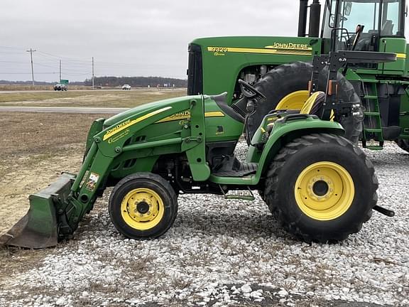 Image of John Deere 3520 equipment image 3