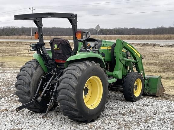 Image of John Deere 3520 equipment image 4