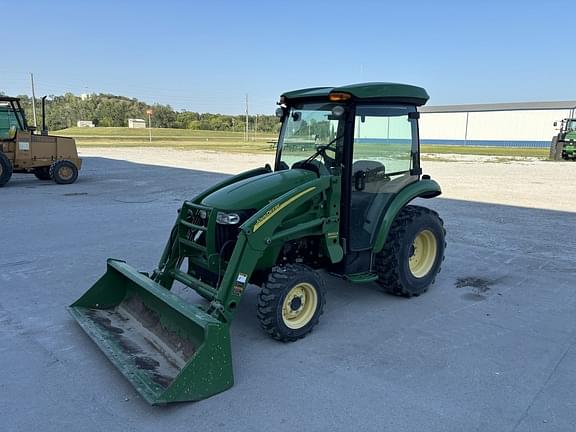 Image of John Deere 3520 equipment image 2