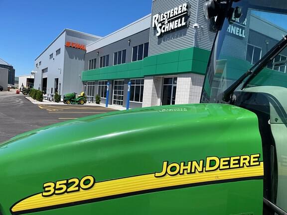 Image of John Deere 3520 equipment image 1