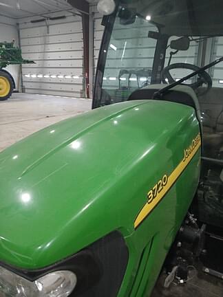 Image of John Deere 3720 equipment image 1