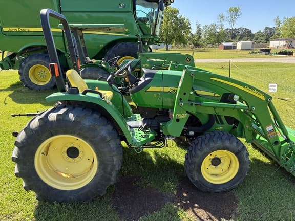 Image of John Deere 4105 equipment image 4