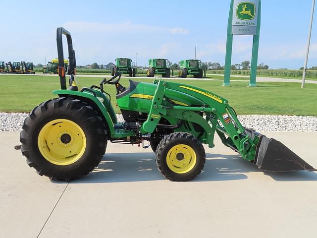 Image of John Deere 4105 equipment image 2