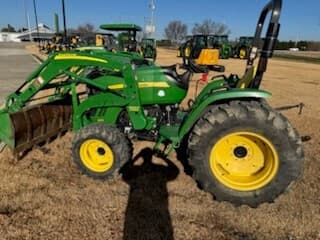Image of John Deere 4105 equipment image 2
