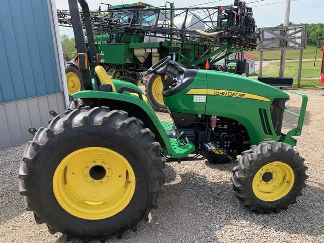Image of John Deere 4105 equipment image 3