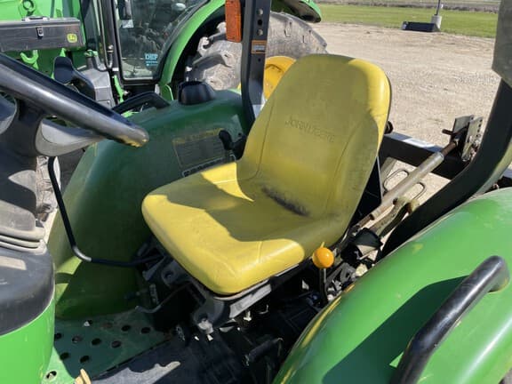 Image of John Deere 4105 equipment image 3