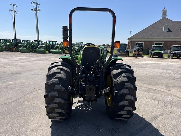 Image of John Deere 4105 equipment image 4