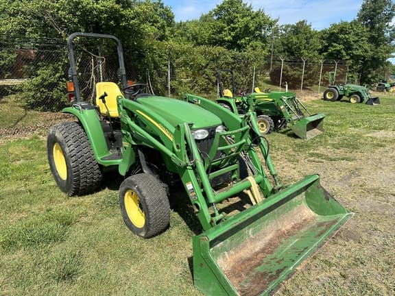 Image of John Deere 4320 equipment image 1