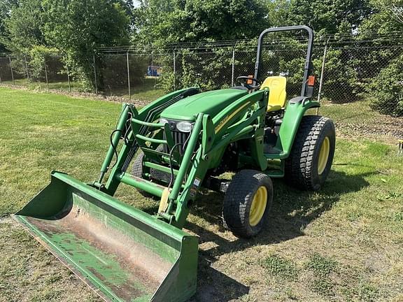 Image of John Deere 4320 equipment image 1