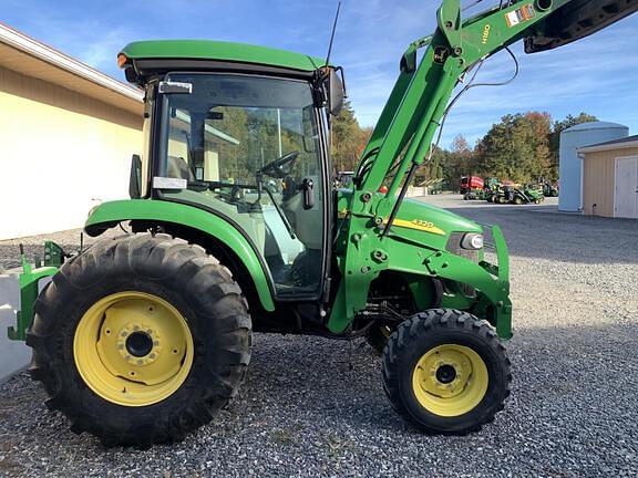 Image of John Deere 4320 equipment image 2