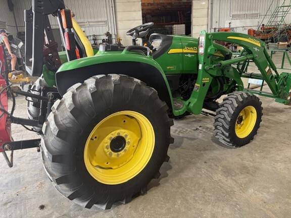 Image of John Deere 4720 equipment image 2