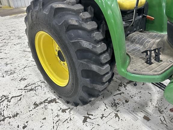 Image of John Deere 4720 equipment image 4