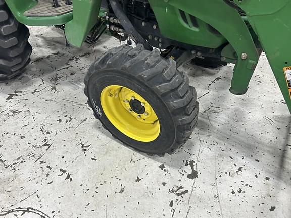 Image of John Deere 4720 equipment image 2