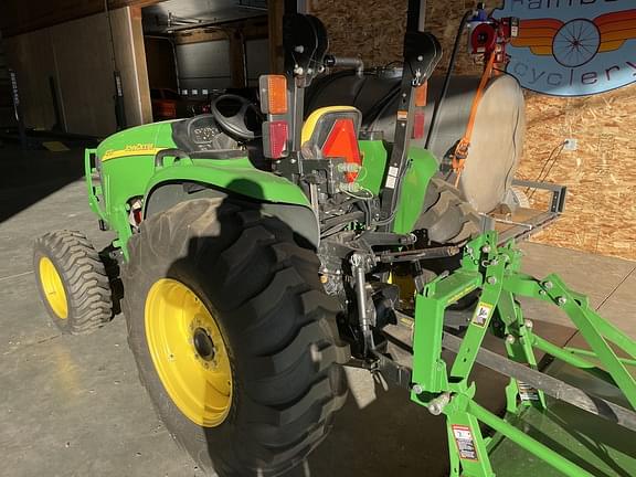 Image of John Deere 4720 equipment image 2