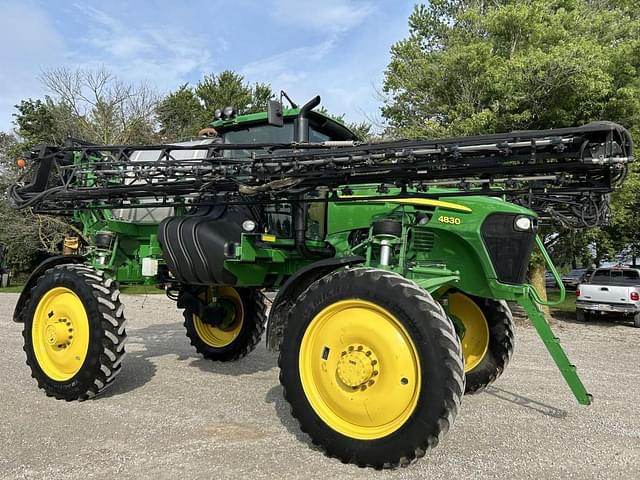Image of John Deere 4830 equipment image 1