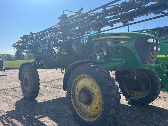 Image of John Deere 4830 Image 1