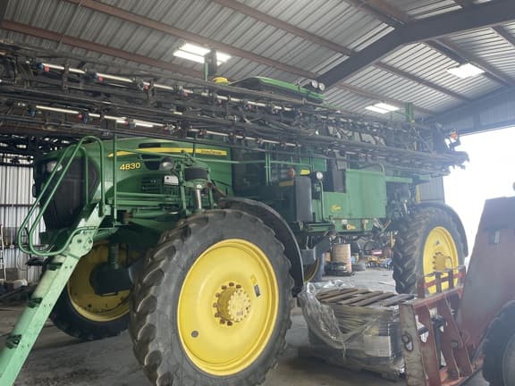 Image of John Deere 4830 equipment image 3