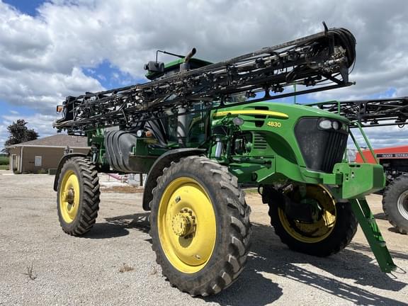 Image of John Deere 4830 equipment image 2