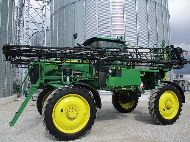 Image of John Deere 4830 Primary image