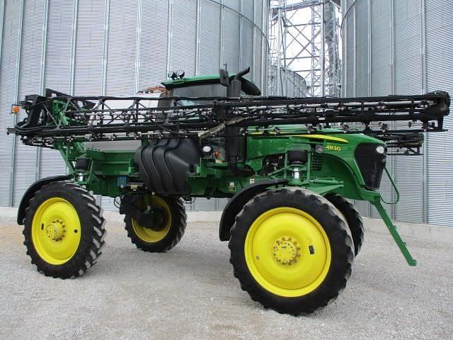 Image of John Deere 4830 equipment image 1