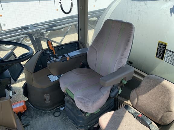 Image of John Deere 4940 equipment image 4