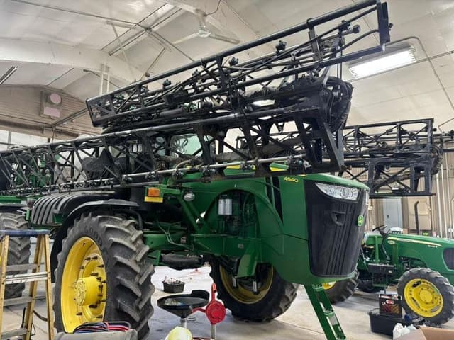 Image of John Deere 4940 equipment image 2