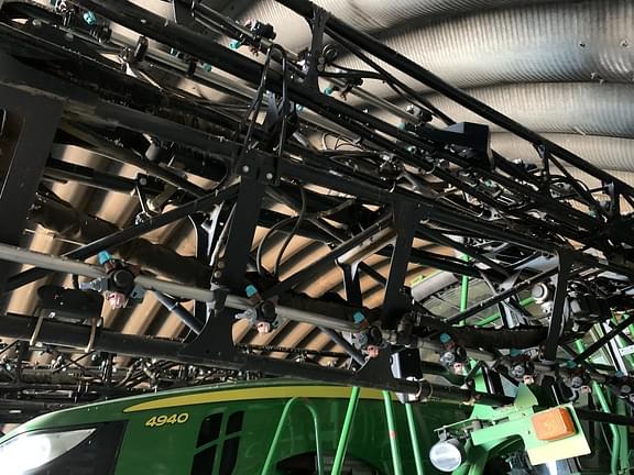Image of John Deere 4940 equipment image 4