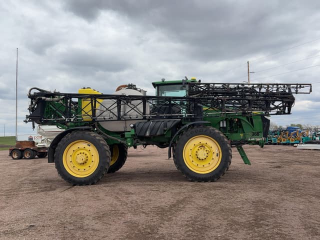 Image of John Deere 4940 equipment image 3