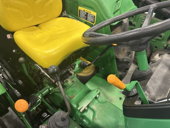 Image of John Deere 5045E equipment image 3