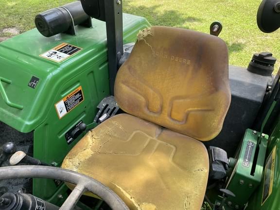 Image of John Deere 5045E equipment image 4