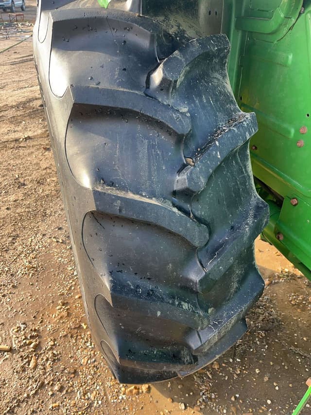 Image of John Deere 5045E equipment image 3