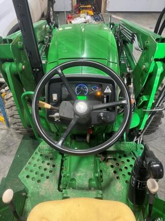 Image of John Deere 5055E equipment image 1