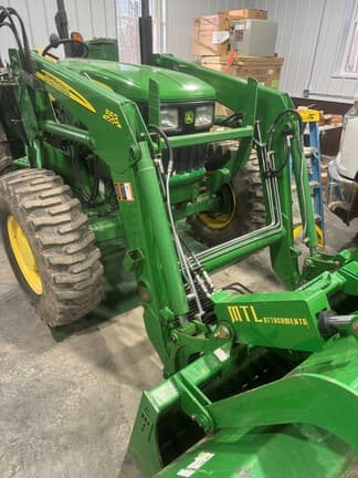 Image of John Deere 5055E equipment image 3