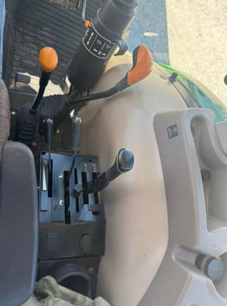 Image of John Deere 5055E equipment image 4