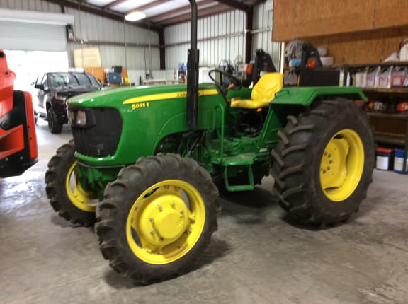 Main image John Deere 5055E