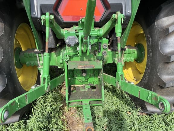 Image of John Deere 5065E equipment image 2