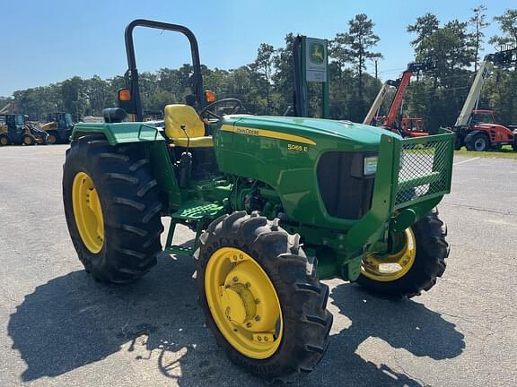 Image of John Deere 5065E equipment image 4