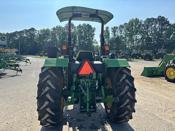 Image of John Deere 5065E equipment image 3