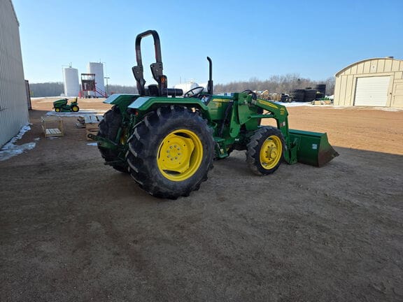 2013 John Deere 5065E Equipment Image0