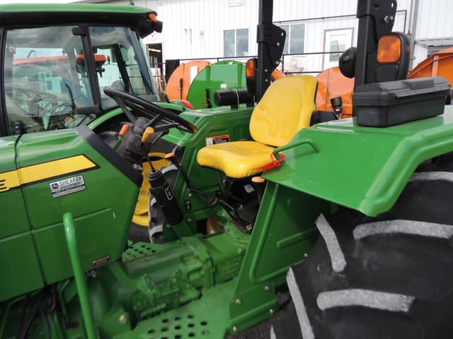 Image of John Deere 5065E equipment image 3